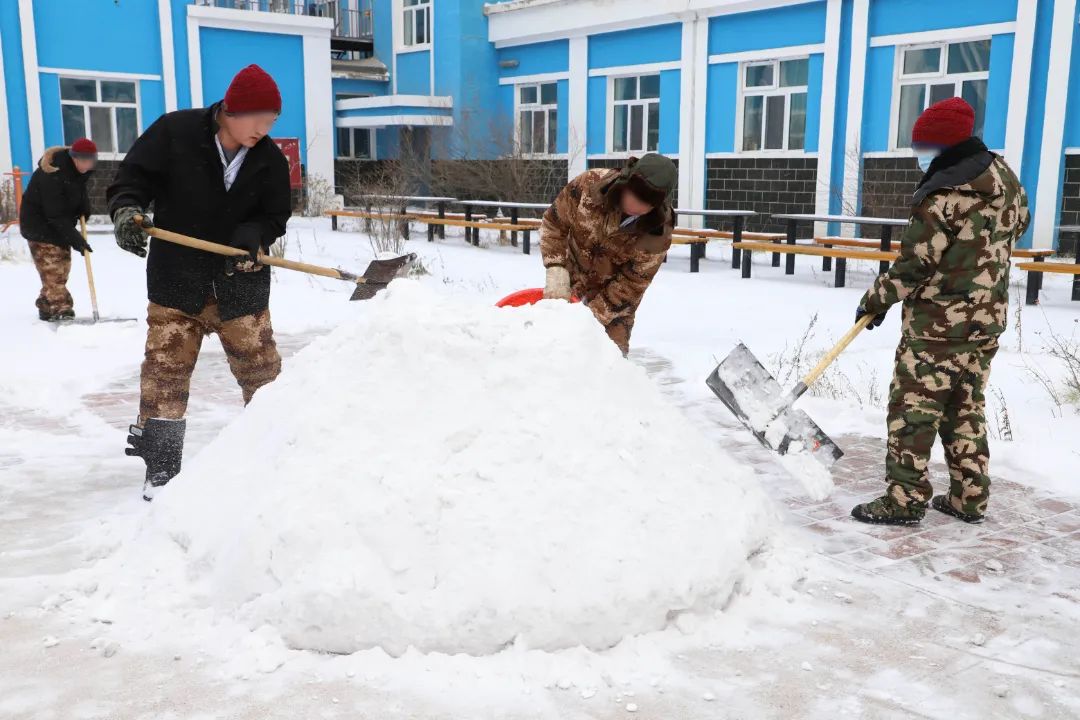 呼伦贝尔市第三人民医院开展患者冰雪康复训练活动