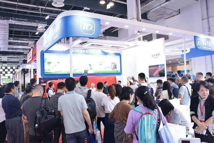 探访国内首款孤独症人形诊疗机器人:意念疗愈 助力孤独症康复